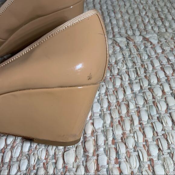 Saks Fifth Avenue Tan Leather Wedge Heels Sz 8M - Picture 6 of 9